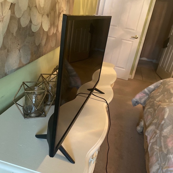 Roku Tv - Picture 3 of 3